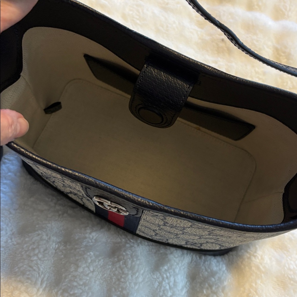 Gucci authentic shoulder bag LIKE NEW ! condition - Picture 7 of 12